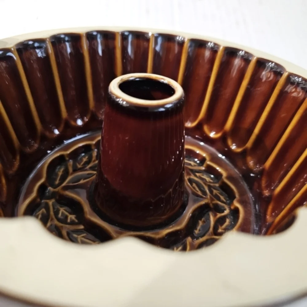 William Sonoma Pottery Dessert Mold Brown Glazed Stoneware Leaf Ring Bundt